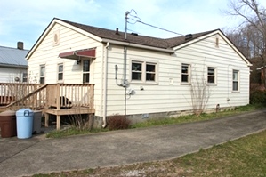  SOLD  206 HAMLIN ST., CORBIN | Frame home with vinyl siding, 3 bdrms, nearly new central heat and air